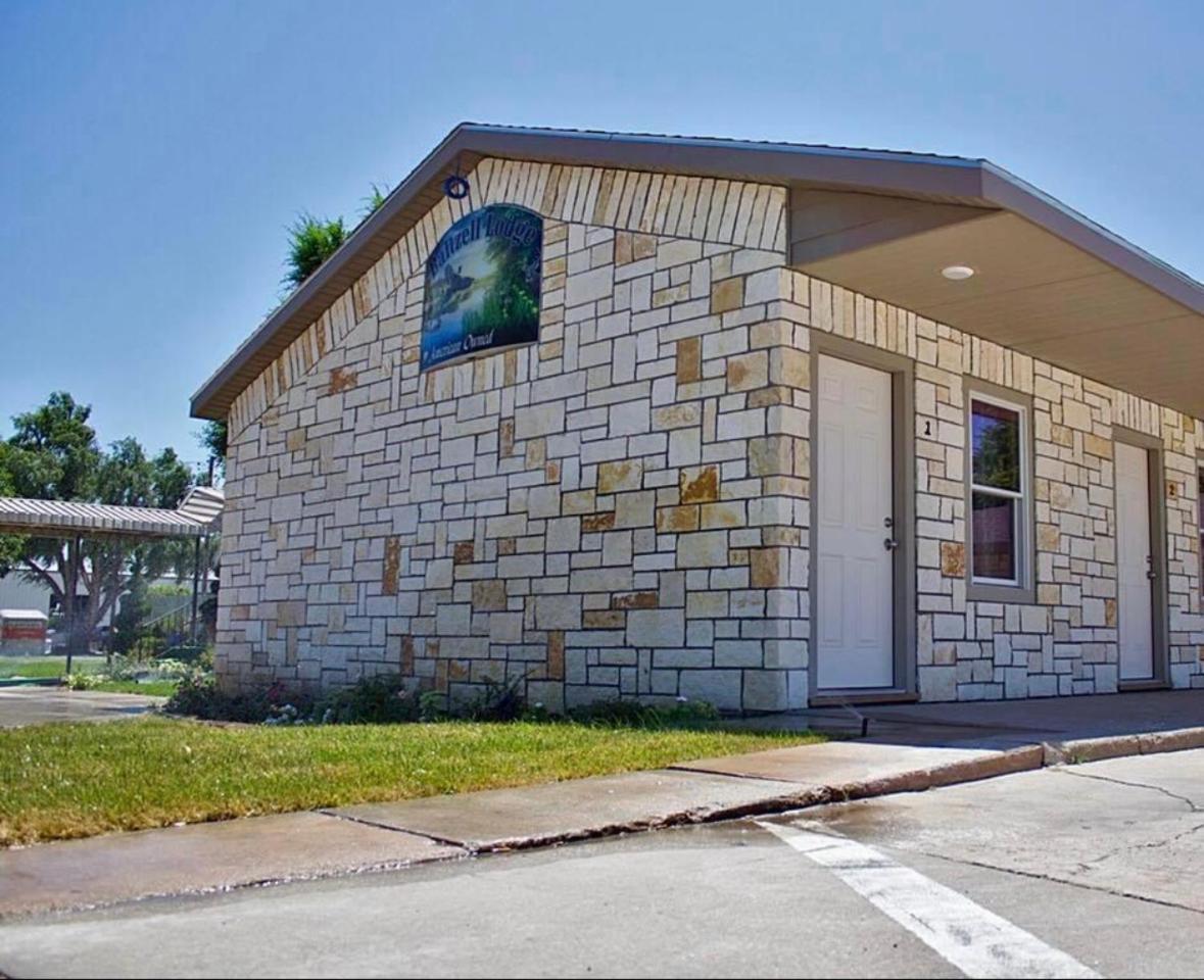 Baltzell Lodge Great Bend Exterior photo